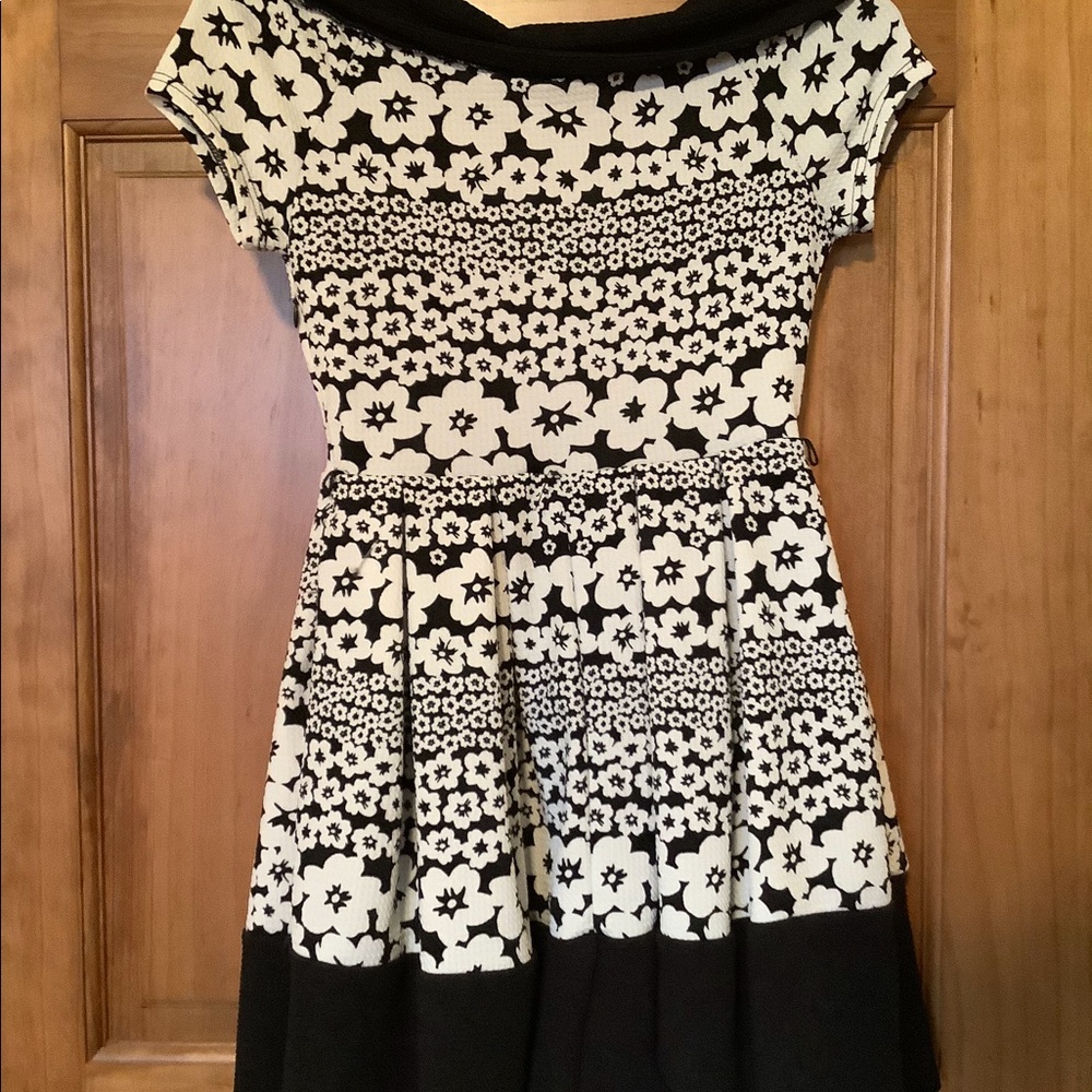 Girls Dress - Picture 3 of 3